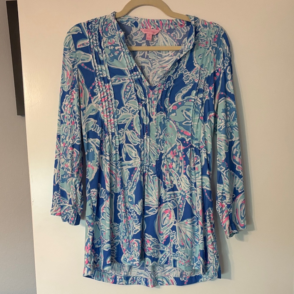 Lilly Pultzer Floral Blue & Pink, V-neck, rayon tunic  size M
